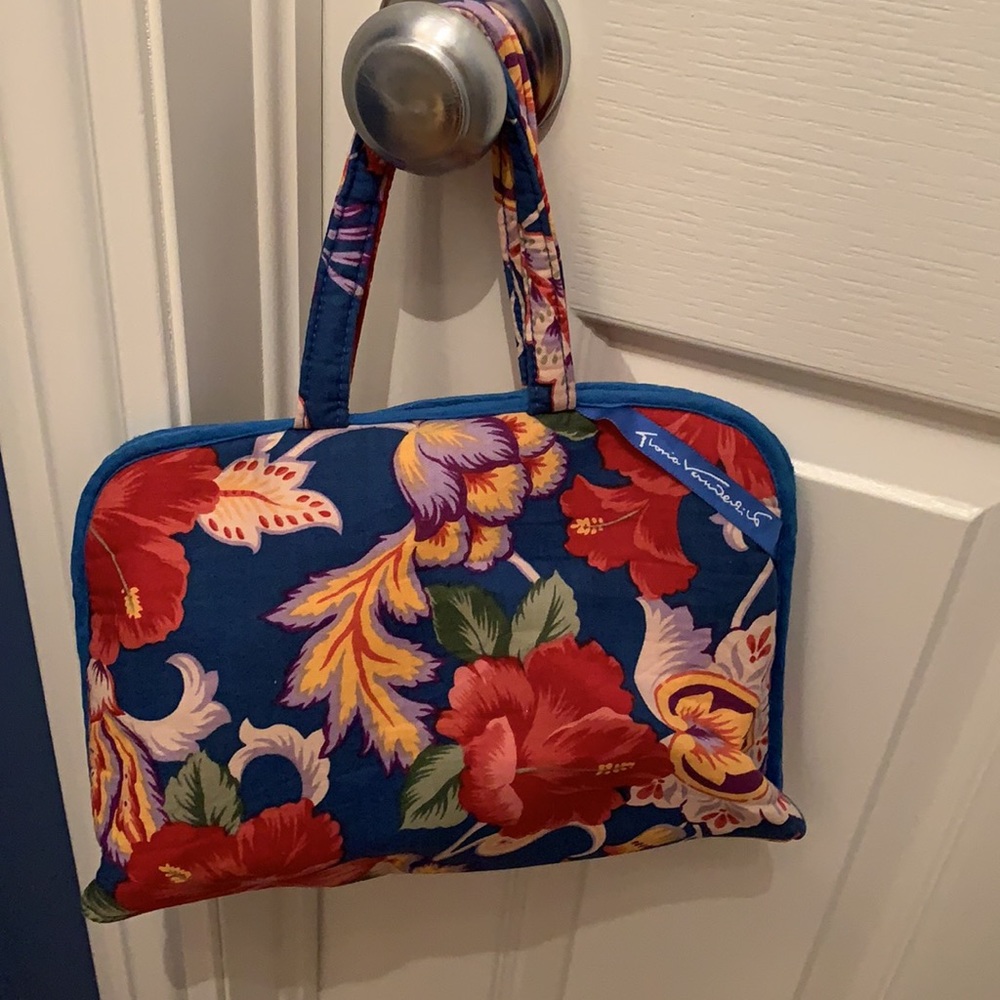 ✏️🆓 w $20+ purchase Vintage Floral Cosmetic & Makeup Bag